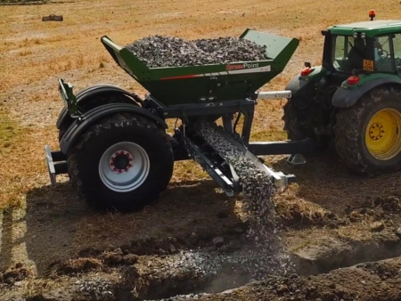 Spreadpoint elevaatoriga täitematerjali haagis