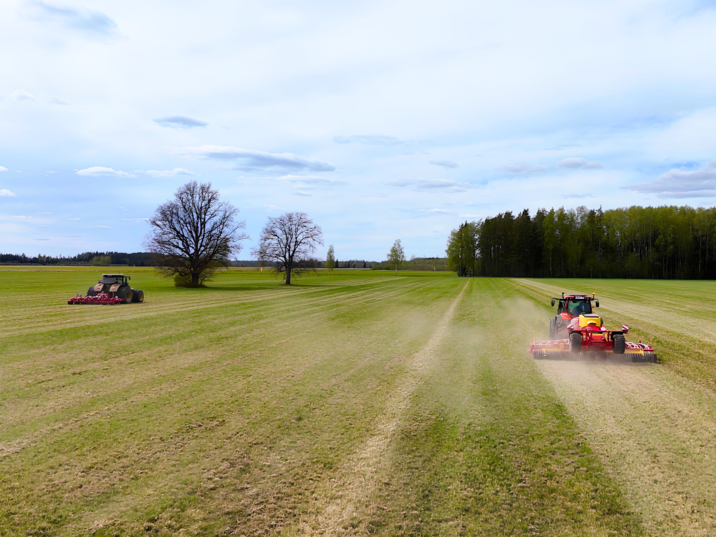 Eelneva paari nädala jooksul toimusid Agri Partneri rohumaa hoolduse ja uuendamise demopäevad Soone Farmi, Voore Farmi, Väätsa Agro, Vändra AS-i ja Halinga OÜ p